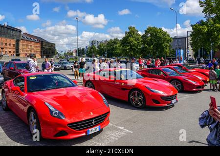 Liepaja, Lettonie- 20 juillet 2023 : événement européen des propriétaires de voitures Ferrari et salon automobile public, Ferrari Calofornia F149 en premier plan Banque D'Images