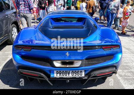 Liepaja, Lettonie- 20 juillet 2023 : événement européen des propriétaires de voitures Ferrari et salon automobile public, Ferrari 296 GTS vue arrière Banque D'Images