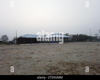 Cabanes de plage donnant la permission sur la plage de Benaulim dans l'état indien de Goa Banque D'Images