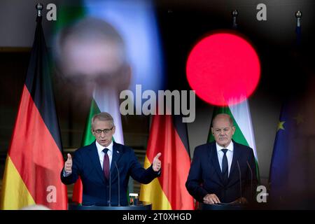 Nikolaj Denkov, OLAF Scholz DEU, Deutschland, Germany, Allemagne, Allemagne, Berlin, 04.10.2023 Nikolaj Denkov, Ministerpraesident von Bulgarien, und Bundeskanlzler OLAF Scholz rechts waehrend der Pressekonferenz im Kanzleramt in Berlin Deutschland en: Nikolay Denkov, Premier ministre de Bulgarie, et OLAF Scholz, Chancelier d'Allemagne SPD lors d'une réunion de presse au Bureau de la Chancellerie à Berlin, Allemagne Nikolai *** Nikolay Denkov, OLAF Scholz DEU, Allemagne, Allemagne, Berlin, 04 10 2023 Nikolay Denkov, Premier ministre de Bulgarie, et Chancelier d'Allemagne OLAF Scholz droit lors d'un mee de presse Banque D'Images