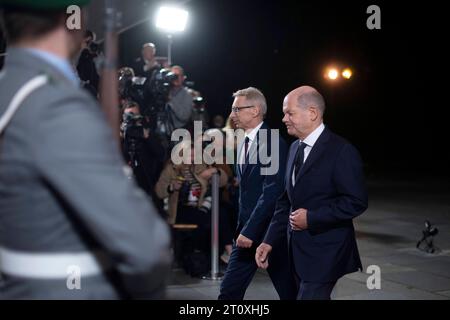 Nikolaj Denkov, OLAF Scholz DEU, Deutschland, Germany, Allemagne, Allemagne, Berlin, 04.10.2023 Nikolaj Denkov, Ministerpraesident von Bulgarien, und Bundeskanlzler OLAF Scholz rechts beim Empfang zum Staatsbesuch im Kanzleramt in Berlin Deutschland en: Nikolay Denkov, Premier ministre de Bulgarie, et OLAF Scholz, Chancelier d'Allemagne SPD à la réception pour la visite d'Etat au Bureau de la Chancellerie à Berlin, Allemagne Nikolai *** Nikolay Denkov, OLAF Scholz DEU, Allemagne, Allemagne, Berlin, 04 10 2023 Nikolay Denkov, Premier ministre de Bulgarie, et Chancelier d'Allemagne OLAF Scholz Banque D'Images