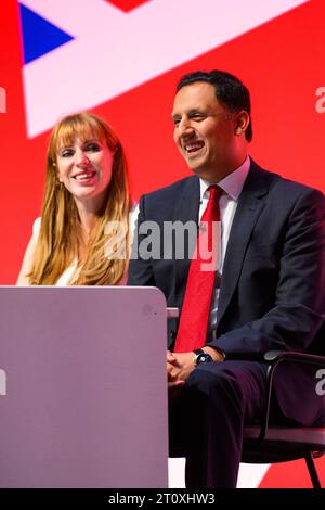 Londres, Royaume-Uni. 9 octobre 2023. Anas Sarwar et Angela Rayner prennent la parole lors de la conférence du Parti travailliste à Liverpool. Le crédit photo devrait être : Matt Crossick/Empics/Alamy Live News Banque D'Images