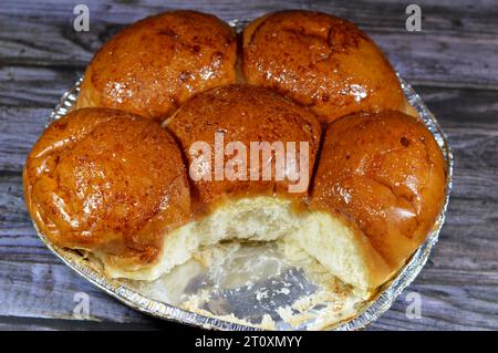 Brioche brioche brioche, pain d’origine française dont la teneur élevée en œufs et en beurre lui confère une miette riche et tendre, légère et légèrement gonflée, accentuée Banque D'Images