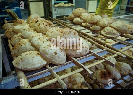 Pain pita fraîchement cuit au four Banque D'Images