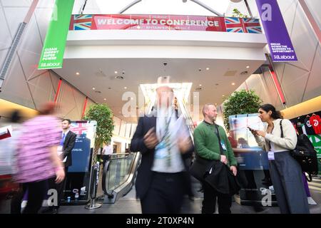 Londres, Royaume-Uni. 9 octobre 2023. Ambiance pendant la Conférence du Parti travailliste à Liverpool. Le crédit photo devrait être : Matt Crossick/Empics/Alamy Live News Banque D'Images