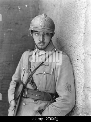 Portrait de la légendaire star du film silencieux RUDOLPH VALENTINO dans le rôle de Julio Desnoyers dans LES QUATRE CAVALIERS DE L'APOCALYPSE 1921 réalisateur REX INGRAM roman VINCENTE Blasco IBANEZ adapté par JUNE MATHIS Metro Pictures Corporation Banque D'Images