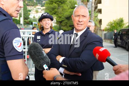 Menton, France - 09 octobre 2023 : le préfet du département administratif français des Alpes-Maritimes, Hugues Moutouh, visite la frontière franco-italienne avec la police en raison de la crise migratoire. Mandoga Media Allemagne Banque D'Images