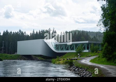 Vue du musée Twist au musée Kistefos, un jardin de sculptures en plein air près de Jevnaker, Viken, Norvège. Banque D'Images