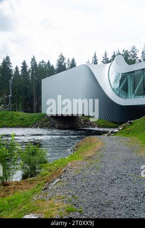 Vue du musée Twist au musée Kistefos, un jardin de sculptures en plein air près de Jevnaker, Viken, Norvège. Banque D'Images