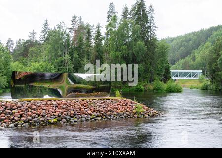 Vue d'œuvres d'art au musée Kistefos, un jardin de sculptures en plein air près de Jevnaker, Viken, Norvège. Banque D'Images