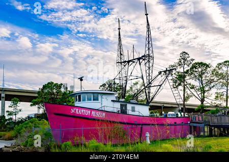 Scranton Museum, un musée flottant sur les bateaux à crevettes, est photographié au parc de la rivière Pascagoula, le 7 octobre 2023, à Pascagoula, Mississippi. Banque D'Images