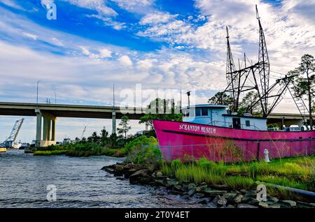 Scranton Museum, un musée flottant sur les bateaux à crevettes, est photographié au parc de la rivière Pascagoula, le 7 octobre 2023, à Pascagoula, Mississippi. Banque D'Images