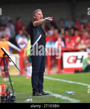 Phil Parkinson, Manager de Wrexham lors du match Sky Bet EFL League Two entre Crawley Town et Wrexham au Broadfield Stadium , Crawley , Royaume-Uni - 7 octobre 2023 photo Simon Dack / Téléphoto Images à usage éditorial uniquement. Pas de merchandising. Pour les images de football des restrictions FA et Premier League s'appliquent inc. Aucune utilisation Internet/mobile sans licence FAPL - pour plus de détails contacter football Dataco Banque D'Images