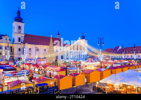 Sibiu, Roumanie. Marché de Noël, célèbre foire d'hiver en Transylvanie. Banque D'Images