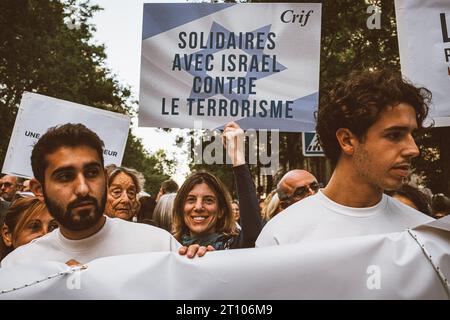 Olivier Donnars/le Pictorium - marche de solidarité avec Israël. 09 octobre 2023. France/Paris - marche de solidarité avec Israël et les Israéliens, convoquée par le Conseil représentatif des institutions juives de France (CRIF), suite aux attentats terroristes du Hamas du 7 octobre 2023. Crédit : LE PICTORIUM/Alamy Live News Banque D'Images