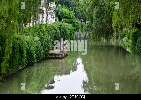 Photo d'une terrasse en pierre sur un ancien canal de rivière à Yangzhou, province du Jiangsu, Chine Banque D'Images