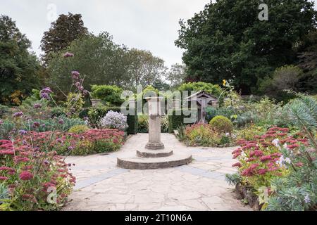 Un cadran solaire dans The Rookery, Covington Way, Streatham Common South, Lambeth, Londres, SW16, Angleterre, Royaume-Uni Banque D'Images