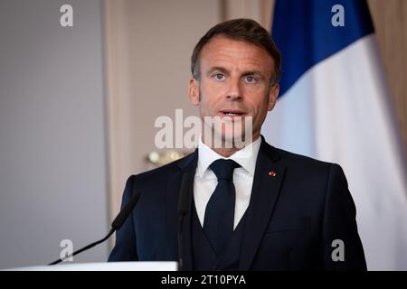 Pressekonferenz am Ende der Deutsch-Franzoesische Kabinettsklausur in Hamburg Emmanuel Macron, Staatspraesident von Frankreich BEI der gemeinsamen Pressekonferenz im Anschluss an die Deutsch-Franzoesische Kabinettsklausur im Hotels Louis C. Jacob in Hamburg 10.10.2023, Hamburg Deutschland *** Conférence de presse à la fin de la réunion du Cabinet allemand à Hambourg Franco-Emmanuel Macron président de la République française à la conférence de presse conjointe qui a suivi la réunion du Cabinet franco-allemand à l'hôtel Louis C Jacob à Hambourg, Hambourg, 10 10 2023 Hambourg Hambourg Allemagne Banque D'Images