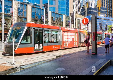 Arrêt du train léger de Sydney à Circular Quay, Sydney, Nouvelle-Galles du Sud, Australie Banque D'Images