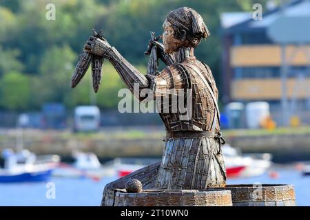 La sculpture Ray Lonsdale de la fille du hareng sur North Shields Fish Quay le 22 septembre 2023 a été inaugurée par Brenda Blethyn alias Vera Banque D'Images