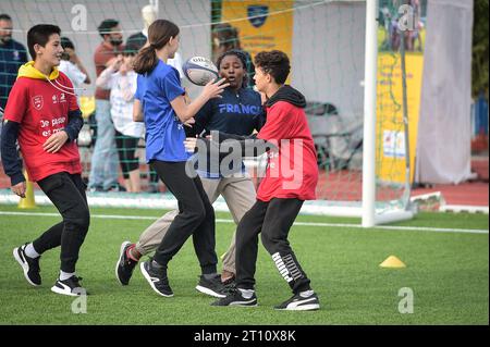 Paris, France. 03 janvier 2014. Des enfants participent aux journées d’arbitrage de la poste à la Cité des Sports à Issy-les-Moulineaux, au sud de Paris, le 10 octobre 2023. Photo de Firas Abdullah/ABACAPRESS.COM crédit : Abaca Press/Alamy Live News Banque D'Images