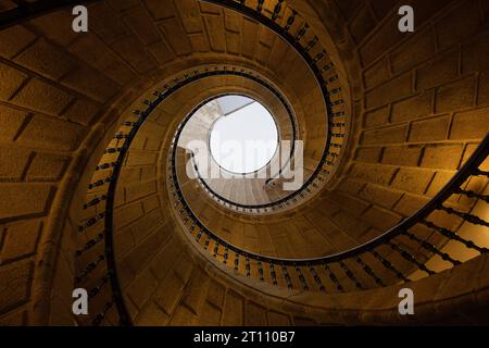 Triple escalier hélicoïdal en pierre, Museo do Pobo Galego, Couvent de San Domingos de Bonaval, Santiago de Compostelle, Espagne Banque D'Images