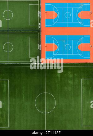 vue aérienne de dessus de terrain de sport depuis le drone Banque D'Images