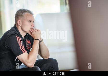 Hugo Siquet photographié lors d'un moment presse de l'équipe de jeunes U21 de l'équipe nationale belge de football Red Devils, au centre d'entraînement de la Royal Belgian football Association à Tubize, mardi 10 octobre 2023. Les U21 Devils se préparent pour les matches de qualification du Championnat d'Europe des moins de 21 ans de l'UEFA 2025 contre Malte et la Hongrie. BELGA PHOTO BRUNO FAHY Banque D'Images