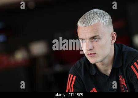 Hugo Siquet photographié lors d'un moment presse de l'équipe de jeunes U21 de l'équipe nationale belge de football Red Devils, au centre d'entraînement de la Royal Belgian football Association à Tubize, mardi 10 octobre 2023. Les U21 Devils se préparent pour les matches de qualification du Championnat d'Europe des moins de 21 ans de l'UEFA 2025 contre Malte et la Hongrie. BELGA PHOTO BRUNO FAHY Banque D'Images