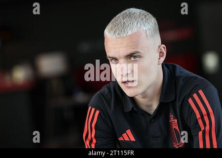 Hugo Siquet photographié lors d'un moment presse de l'équipe de jeunes U21 de l'équipe nationale belge de football Red Devils, au centre d'entraînement de la Royal Belgian football Association à Tubize, mardi 10 octobre 2023. Les U21 Devils se préparent pour les matches de qualification du Championnat d'Europe des moins de 21 ans de l'UEFA 2025 contre Malte et la Hongrie. BELGA PHOTO BRUNO FAHY Banque D'Images