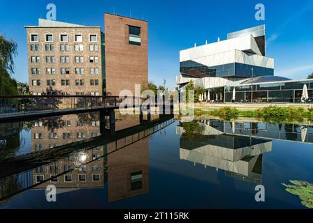 Experimenta Science Center und der Hagenbucher See in Heilbronn, Baden-Württemberg, Deutschland | Experimenta Science Center and Lake Hagenbucher S. Banque D'Images