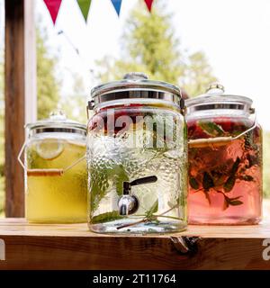 Cruches de limonade au festival d'été Banque D'Images