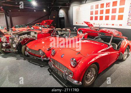 Un signal rouge Triumph TR3A au Haynes Motor Museum, Sparkford, Yeovil, Somerset, Angleterre Royaume-Uni Banque D'Images