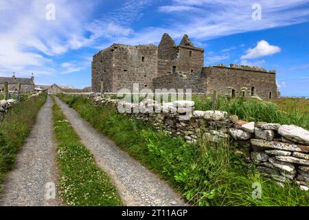 Le château en ruine et hanté Noltland sur Westray dans les Orcades, en Écosse. Banque D'Images