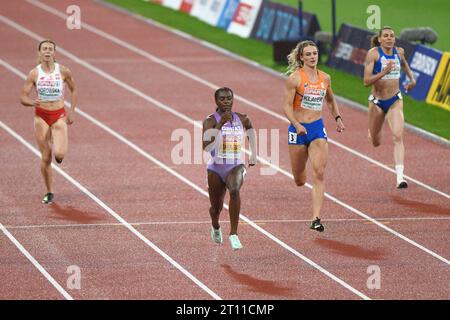 Dina Asher-Smith (Grande-Bretagne), Lieke Klaver (pays-Bas), Nikola Horowska (Pologne). 200m demi-finale féminine. Championnats d'Europe Munich 2022 Banque D'Images
