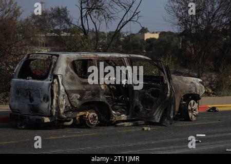 Sderot, Israël. 8 octobre 2023. Un véhicule détruit vu après l’opération inondation Al-Aqsa lancée par les Brigades Izz ad-DIN al-Qassam, la branche armée du groupe de résistance palestinien Hamas à Sderot. Les combats entre soldats israéliens et militants islamistes du Hamas se poursuivent dans la zone frontalière avec Gaza. Le nombre de morts parmi les Israéliens est passé à 600, ont rapporté les médias israéliens. (Image de crédit : © Saeed Qaq/SOPA Images via ZUMA Press Wire) USAGE ÉDITORIAL SEULEMENT! Non destiné à UN USAGE commercial ! Banque D'Images