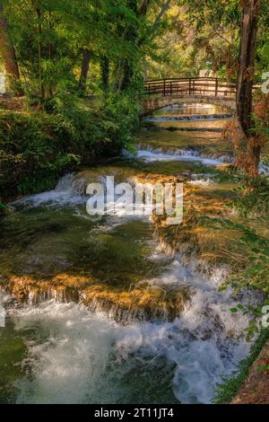 pittoresques cascades multiples des cascades de roski slap dans le parc national de krka en croatie Banque D'Images