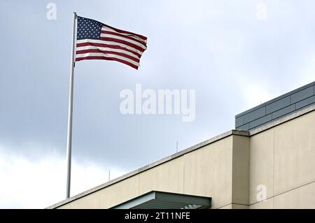 Berlin : Flagge der Vereinigten Staaten von Amerika, auch Sternenbanner oder Stars and Stripes genannt. SIE besteht aus 7 roten und 6 weißen Streifen, die für die 13 Gründungsstaaten stehen, Logos und Flaggen *** Berlin drapeau des États-Unis d'Amérique, aussi appelé Star Spangled Banner ou Stars and Stripes, il se compose de 7 bandes rouges et 6 bandes blanches représentant les 13 États fondateurs, logos et drapeaux Banque D'Images