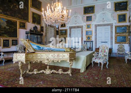 La salle de musique Sala della Musica à l'intérieur du palais Palazzo Borromeo, Isola Bella, Lac majeur, Lombardie, Italie, Europe Banque D'Images