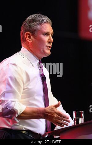 Londres, Royaume-Uni. 10 octobre 2023. Le leader travailliste Keir Starmer prend la parole lors de la conférence du Parti travailliste à Liverpool. Le crédit photo devrait être : Matt Crossick/Empics/Alamy Live News Banque D'Images