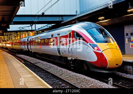 Train LNER Azuma, gare de Leeds, Leeds, Angleterre Banque D'Images