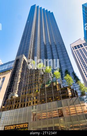 Trump Tower est un immeuble de bureaux à usage mixte et un gratte-ciel de résidence situé à Midtown Manhattan sur la Cinquième Avenue, 2023, New York City, États-Unis Banque D'Images