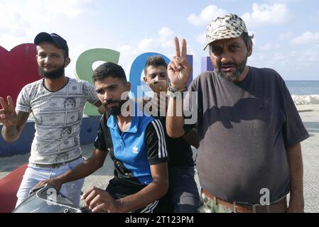 Sour Tyr Tyr, Liban. 10 octobre 2023. Des Palestiniens du camp d'Al Bas posent à Tyr (Sour), au Sud-Liban, octobre 10 2023. (Photo Elisa Gestri/Sipa USA) crédit : SIPA USA/Alamy Live News Banque D'Images