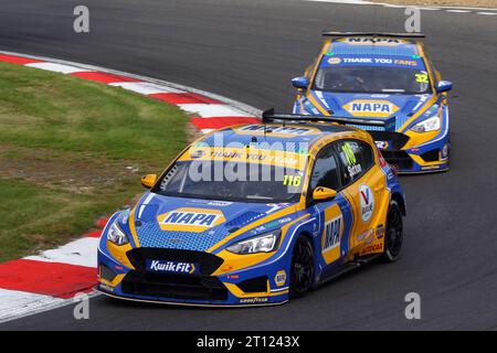 Vainqueur du championnat Ashley Sutton - Napa Racing UK - pilote Ford Focus ST numéro 116 dans le BTCC 2023 à Brands Hatch en octobre 2023 Banque D'Images