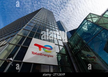 Siège de TotalEnergies, multinationale française intégrée de l’énergie et du pétrole, située dans le quartier d’affaires de Paris la Défense Banque D'Images