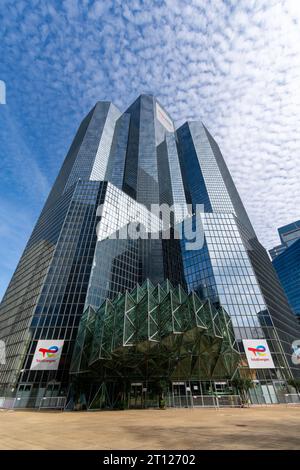 Siège de TotalEnergies, multinationale française intégrée de l’énergie et du pétrole, située dans le quartier d’affaires de Paris la Défense Banque D'Images
