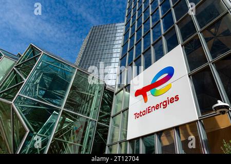 Siège de TotalEnergies, multinationale française intégrée de l’énergie et du pétrole, située dans le quartier d’affaires de Paris la Défense Banque D'Images