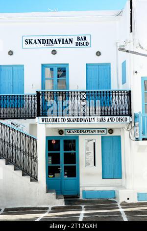 Mykonos Griechenland petite Venise weiße bunte Häuser sommer Meer oldtown grèce île blanche maisons d'été mer skandinavia bar discothèque Banque D'Images