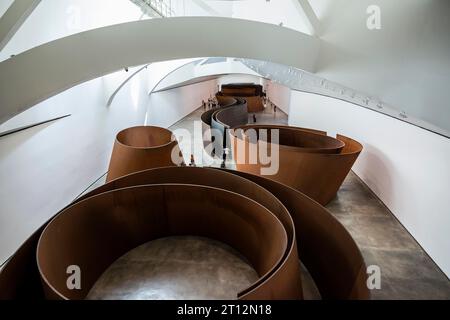 Musée Guggenheim, architecte Frank Gehry, vue intérieure, artiste Richard Serra, Bilbao, pays Basque, Espagne Banque D'Images