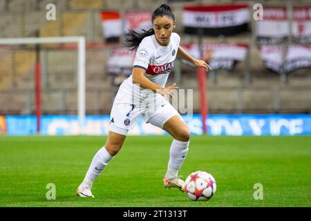 Sakina Karchaoui #7 du Paris Saint-Germain lors du match du 1e tour de la Ligue des Champions féminine de l'UEFA entre Manchester United et le Paris St Germain au Stade de Leigh, à Leigh, le mardi 10 octobre 2023. (Photo : Mike Morese | MI News) crédit : MI News & Sport / Alamy Live News Banque D'Images